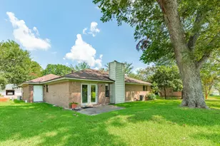 121 Bougainvillea St, Lake Jackson, TX 77566 - Photo 23