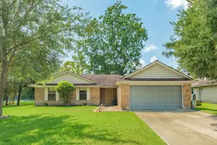 121 Bougainvillea St, Lake Jackson, TX 77566 - Photo 1