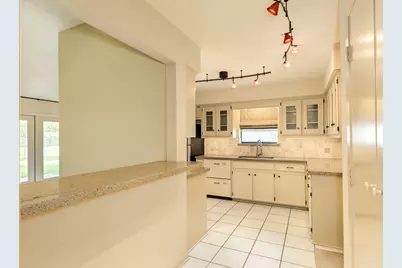 121 Bougainvillea Street, Lake Jackson, TX 77566 - Photo 15