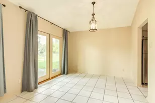 121 Bougainvillea St, Lake Jackson, TX 77566 - Photo 9