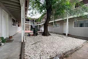 205 Avondale St, Houston, TX 77006 - Photo 7