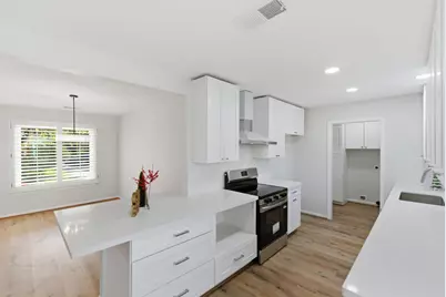 9326 Meadowbriar Lane, Houston, TX 77063 - Photo 15