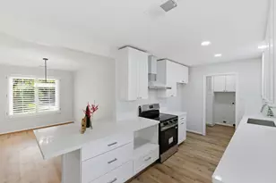 9326 Meadowbriar Ln, Houston, TX 77063 - Photo 15