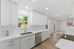 9326 Meadowbriar Ln, Houston, TX 77063 - Photo 19