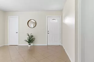 8892 E Buffalo Cir, Willis, TX 77378 - Photo 3