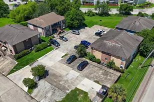 4029 Briar Hollow Dr, Dickinson, TX 77539 - Photo 17