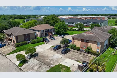 4029 Briar Hollow Drive, Dickinson, TX 77539 - Photo 19