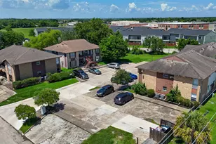 4029 Briar Hollow Dr, Dickinson, TX 77539 - Photo 19