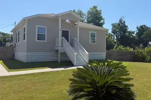 403 S 2nd St, La Porte, TX 77571 - Photo 1
