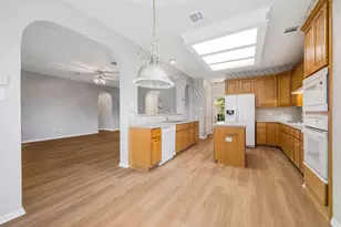 8319 Big Bend Dr, Sugar Land, TX 77479 - Photo 15