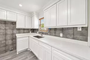 9907 Towne Brook Ln, Sugar Land, TX 77498 - Photo 5
