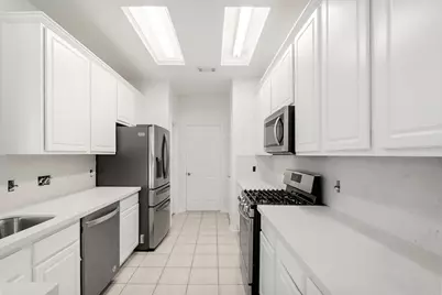 144 E Summerhaze Circle, The Woodlands, TX 77382 - Photo 9