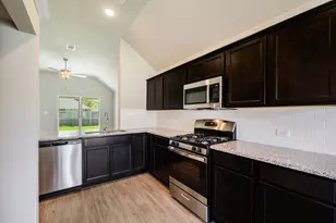14375 N Summerchase Cir, Willis, TX 77318 - Photo 5