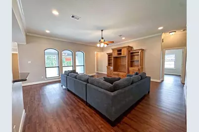 301 Williamsburg Avenue, Clute, TX 77531 - Photo 9