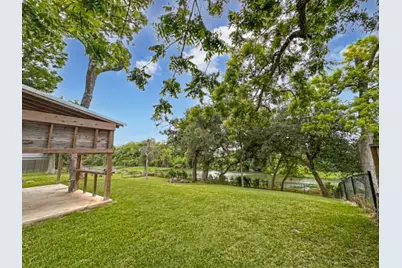 301 Williamsburg Avenue, Clute, TX 77531 - Photo 23