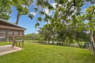 301 Williamsburg Ave, Clute, TX 77531 - Photo 23