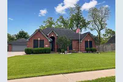 301 Williamsburg Avenue, Clute, TX 77531 - Photo 1