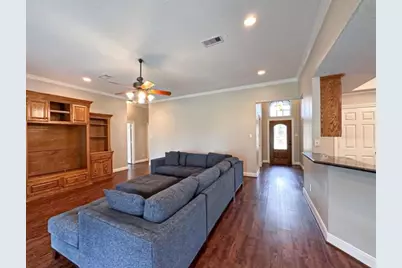301 Williamsburg Avenue, Clute, TX 77531 - Photo 7