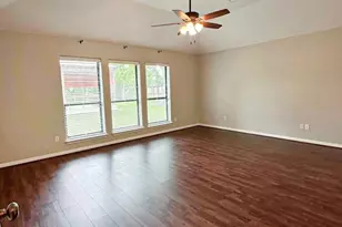 301 Williamsburg Ave, Clute, TX 77531 - Photo 11