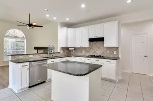 22 Queenscliff Circle, The Woodlands, TX 77382 - Photo 21