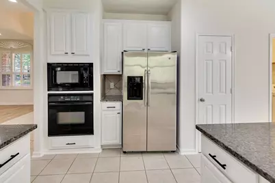 22 Queenscliff Circle, The Woodlands, TX 77382 - Photo 23