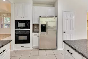 22 Queenscliff Circle, The Woodlands, TX 77382 - Photo 23