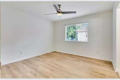 22 Queenscliff Circle, The Woodlands, TX 77382 - Photo 33