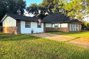 2104 Hedgerose Ln, Bay City, TX 77414 - Photo 3