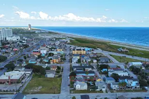 917 Avenue K, Galveston, TX 77550 - Photo 3