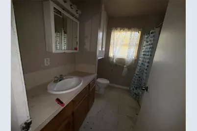 6026 Glenhurst Drive, Houston, TX 77033 - Photo 7