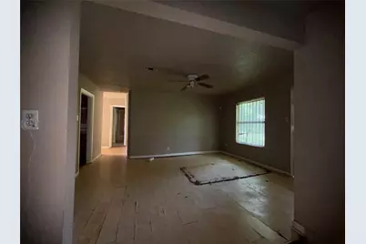 6026 Glenhurst Drive, Houston, TX 77033 - Photo 13