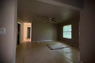 6026 Glenhurst Dr, Houston, TX 77033 - Photo 13
