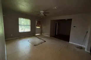 6026 Glenhurst Dr, Houston, TX 77033 - Photo 9