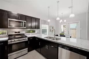 910 Hillstar St, Houston, TX 77009 - Photo 7