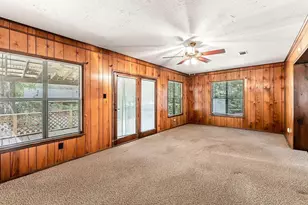 323 Parkhill St, Huntsville, TX 77340 - Photo 9
