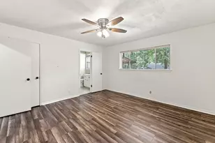 323 Parkhill St, Huntsville, TX 77340 - Photo 11