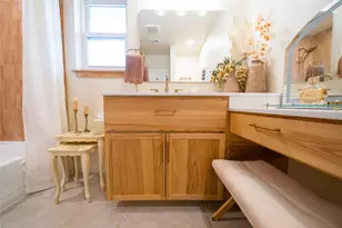 2011 Ottawa Ln, Houston, TX 77043 - Photo 11