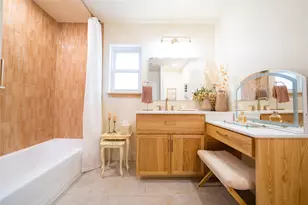 2011 Ottawa Ln, Houston, TX 77043 - Photo 9