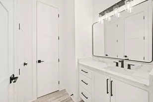 2416 Sumpter St, Houston, TX 77026 - Photo 13