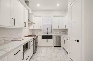 2416 Sumpter St, Houston, TX 77026 - Photo 3