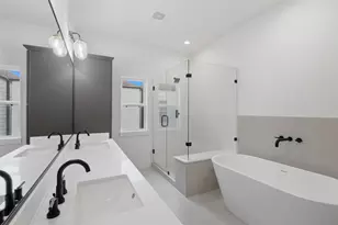 326 Eastwood St, Houston, TX 77011 - Photo 11