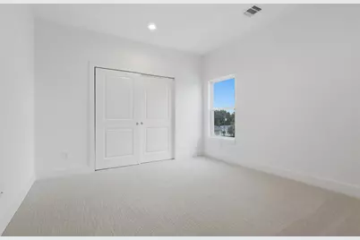 326 Eastwood Street, Houston, TX 77011 - Photo 17