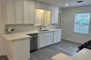 56 Trenwood Ln, Houston, TX 77022 - Photo 11