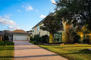 15127 Oldtown Bridge Ct, Sugar Land, TX 77498 - Photo 3