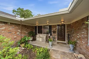 9910 Pine Lake Dr, Houston, TX 77055 - Photo 3