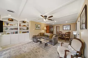 9910 Pine Lake Dr, Houston, TX 77055 - Photo 11