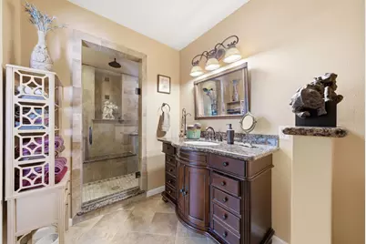 9910 Pine Lake Drive, Houston, TX 77055 - Photo 15