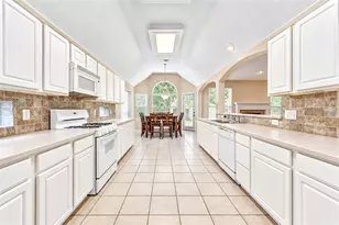 3835 Heritage Colony Dr, Missouri City, TX 77459 - Photo 5