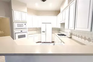 11010 Watson Mill Ct, Sugar Land, TX 77498 - Photo 5