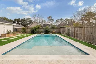 15910 Park Center Dr, Houston, TX 77059 - Photo 3